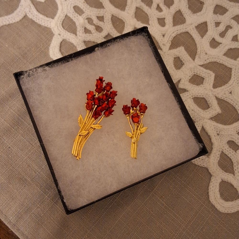 VTG Elegant Red and Gold Floral Brooch Set